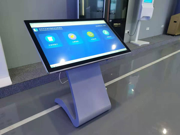 觸摸一體機三種類(lèi)型：電容觸摸、電阻觸摸、紅外線(xiàn)觸摸