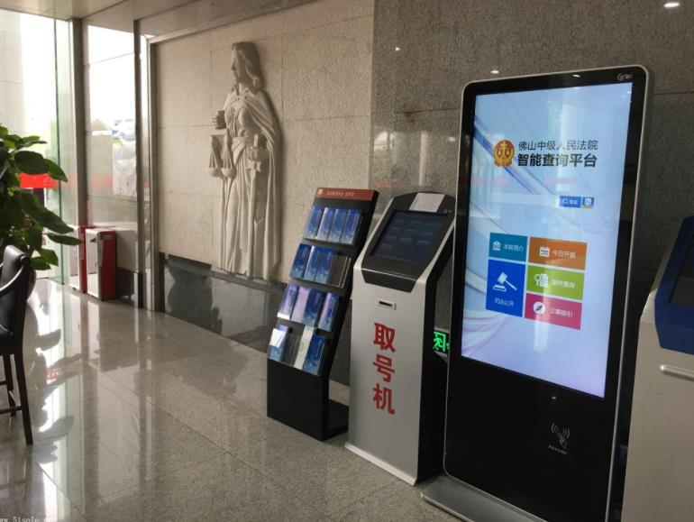 立式液晶廣告機為什么受歡迎，有什么特性？